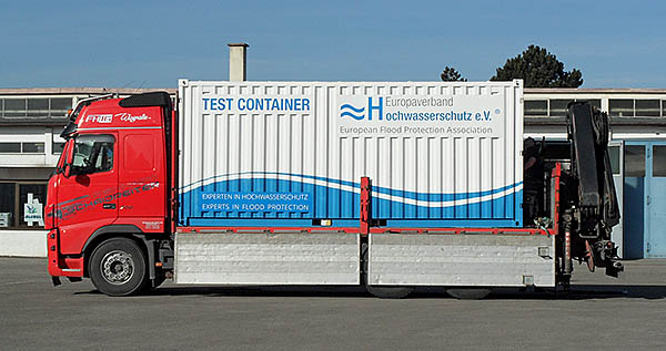 Der spezielle Testcontainer des Europaverbandes Hochwasserschutz e.V. auf dem Gelände der Firma Blobel Umwelttechnik GmbH.